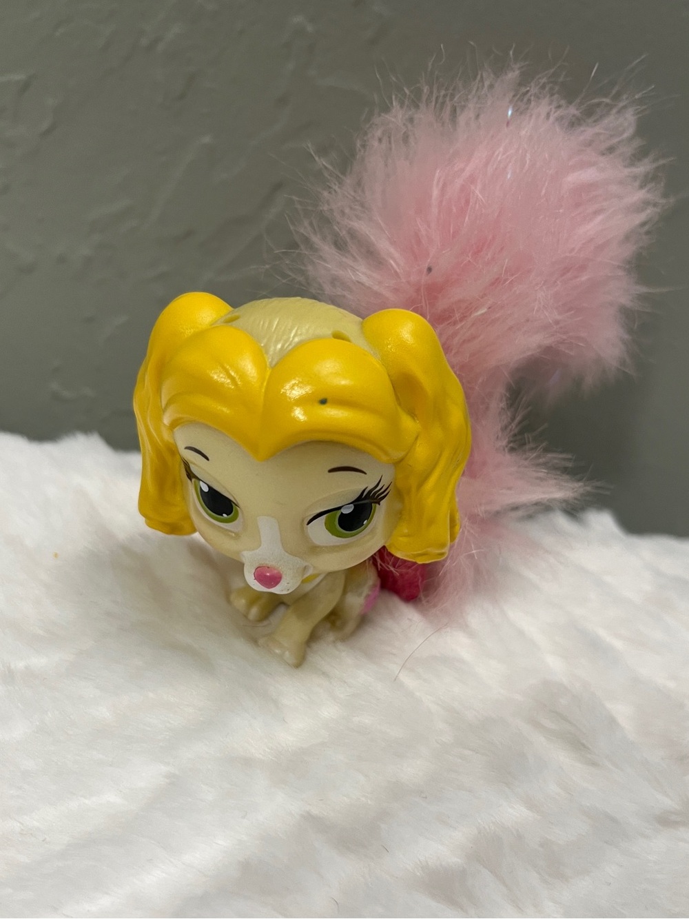 Disney Palace Pets Teacup Princess Belle's Puppy 2" Figure Pink Furry Tail Toy - Picture 7 of 8